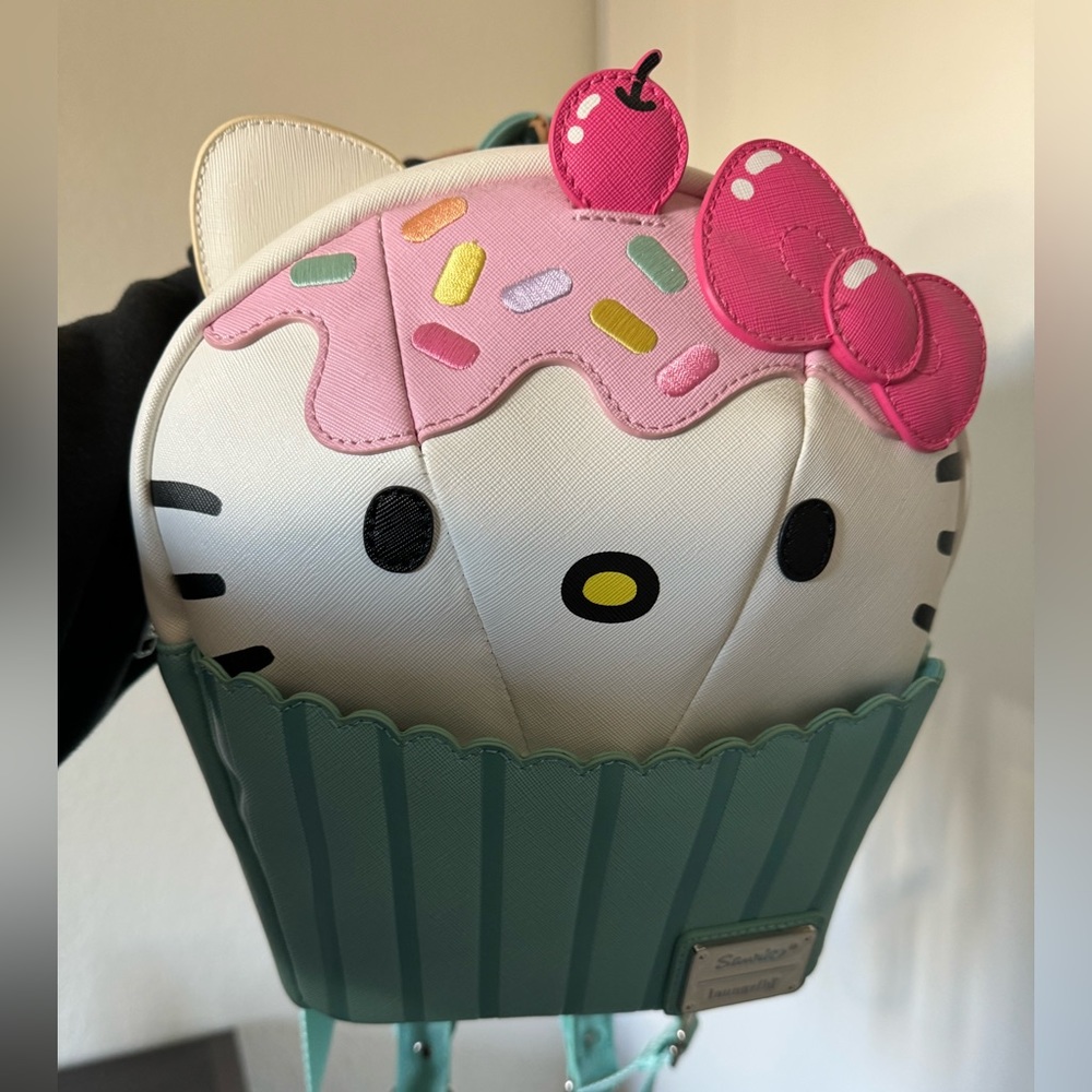 never used hello kitty loungefly backpack!! <3